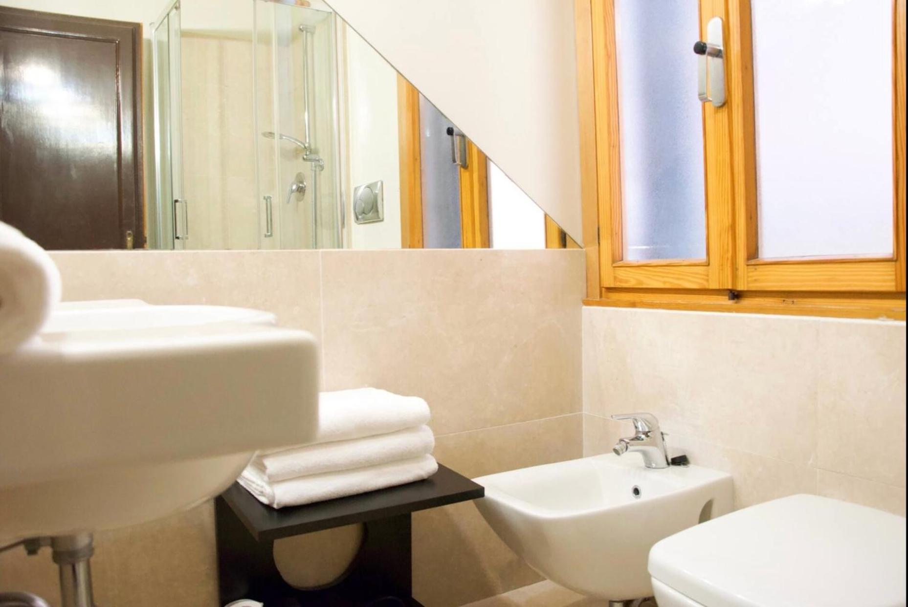 Anzolo Palace - Rooms & Apartments