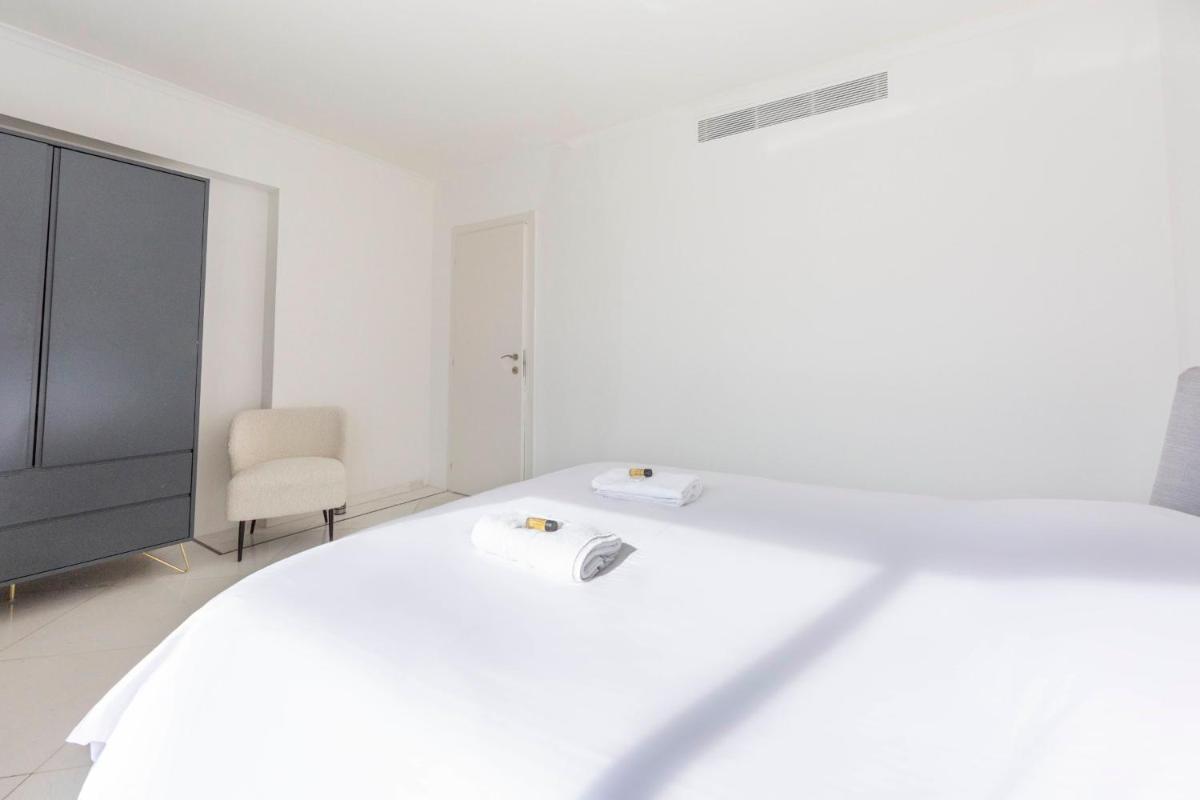 Luxury penthouse breathtaking sea view 200m2 terrace in the Cannes center photo 5