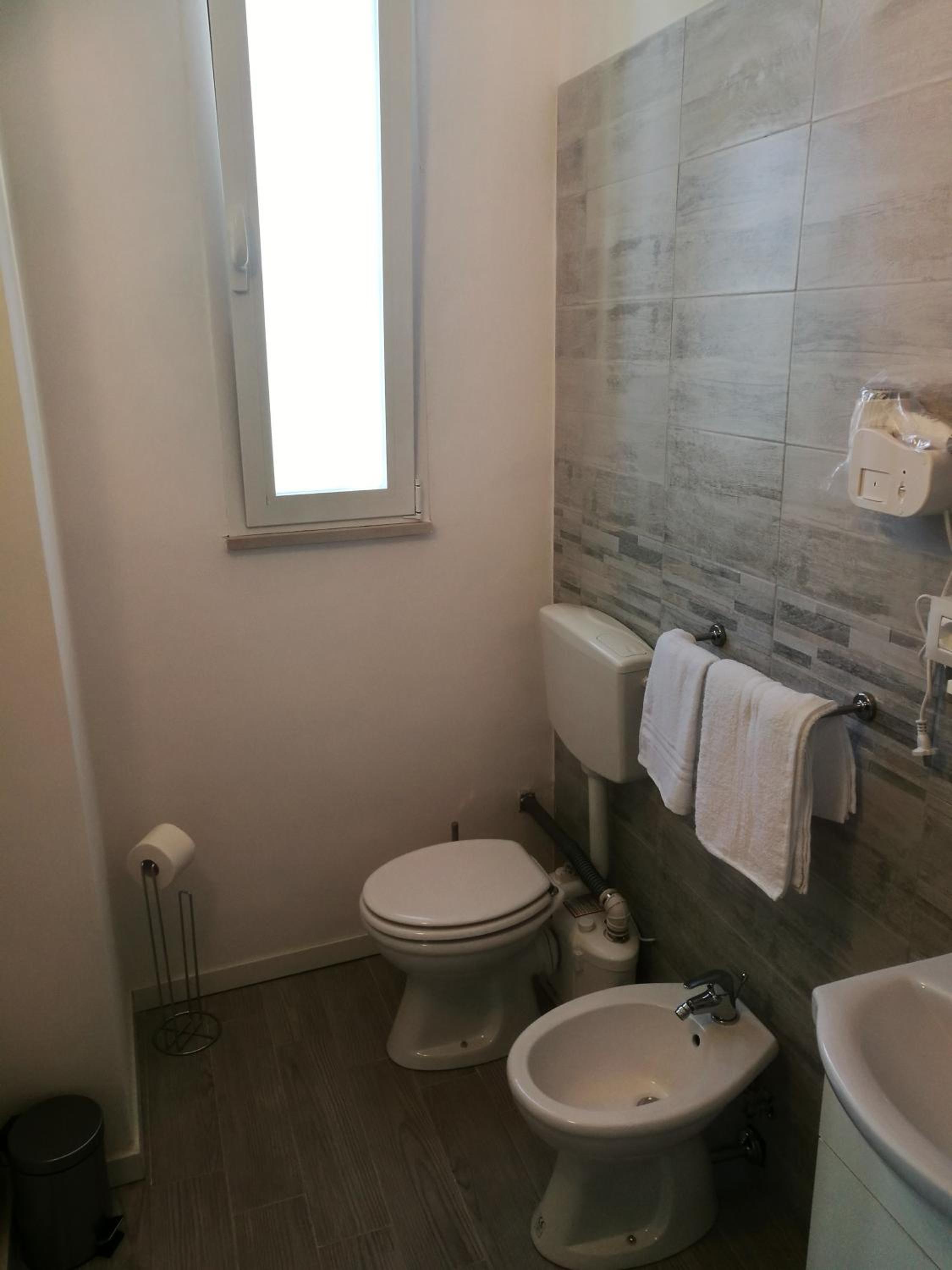 SETTIMO SOLE Affitta Camere en Taranto — bathroom