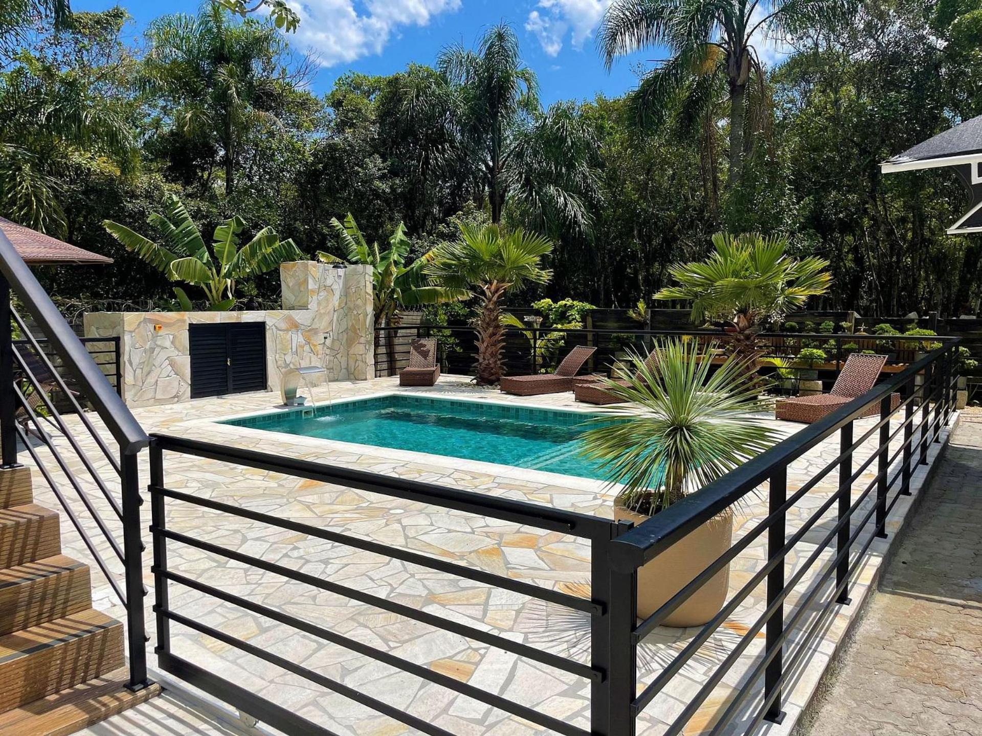 Casa Privativa com Piscina na Barra da Ferrugem/SC
