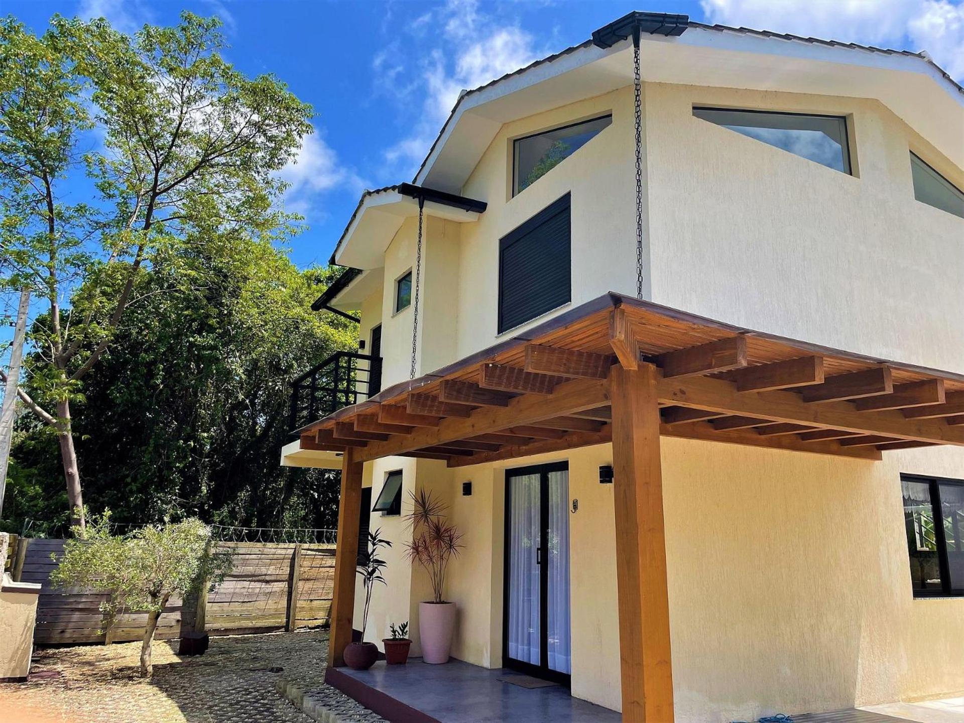 Casa Privativa com Piscina na Barra da Ferrugem/SC