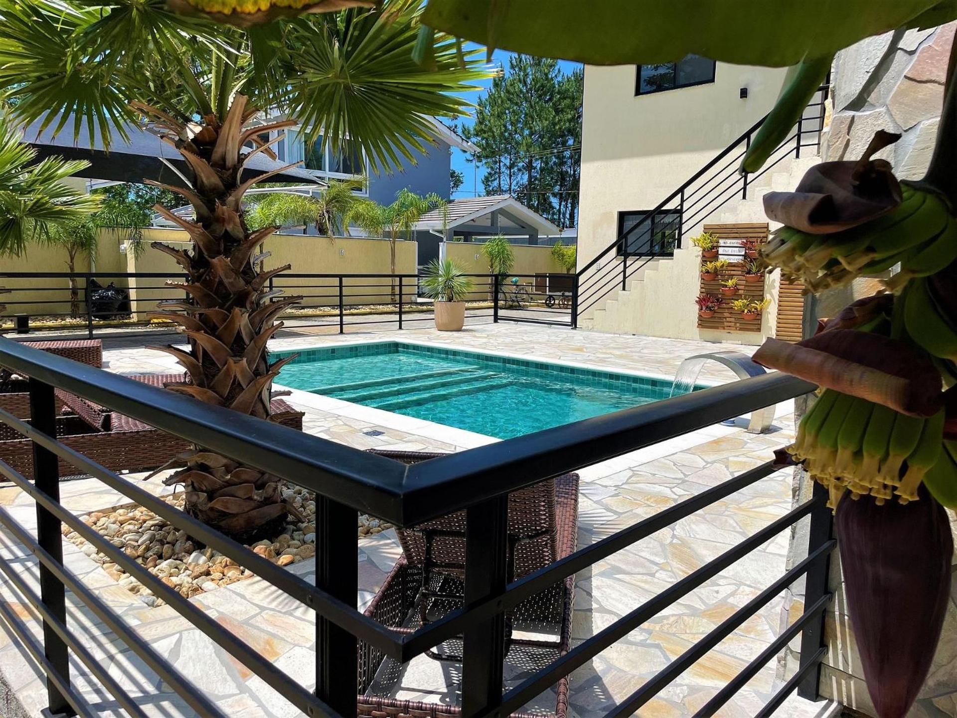 Casa Privativa com Piscina na Barra da Ferrugem/SC