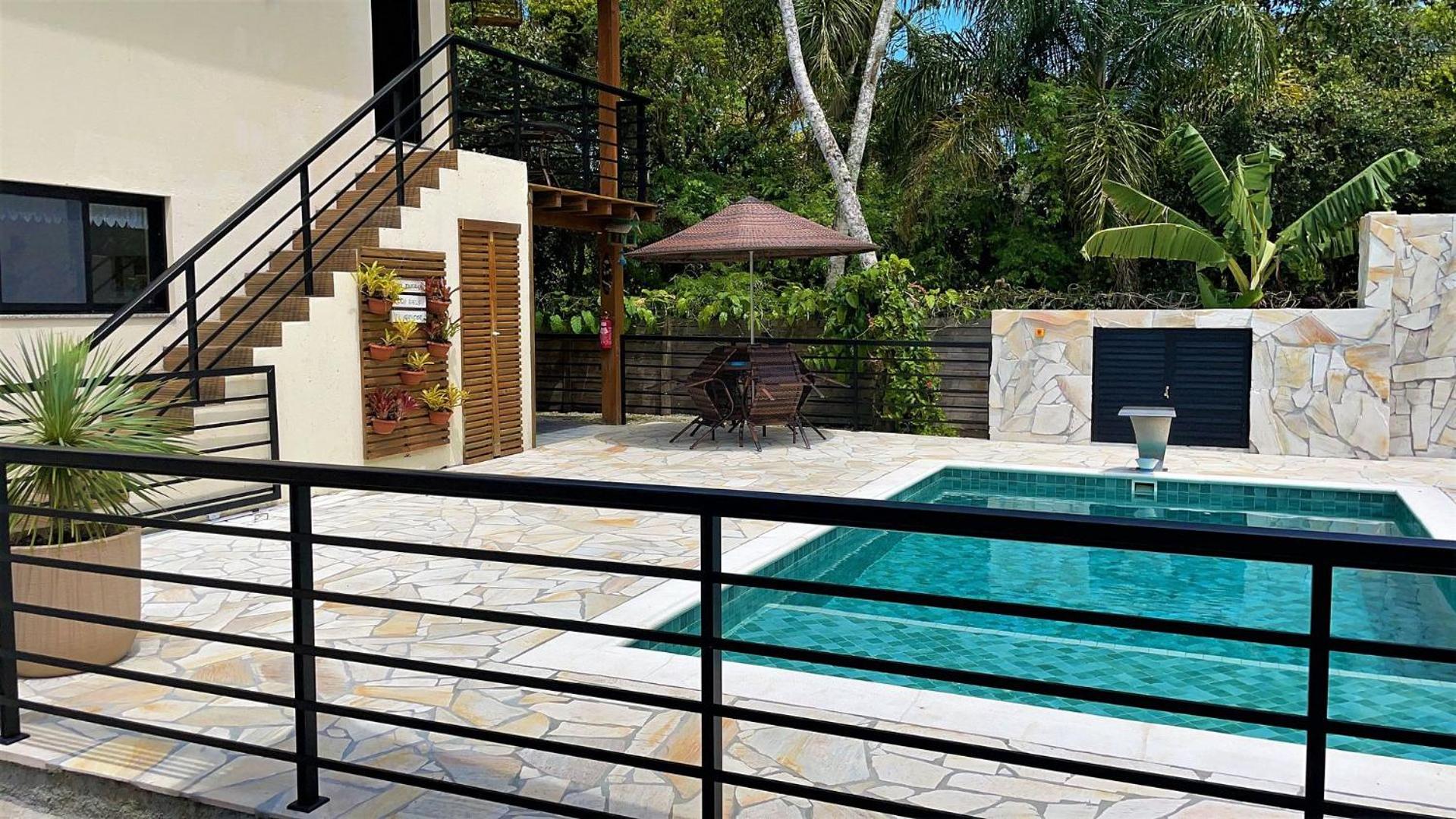 Casa Privativa com Piscina na Barra da Ferrugem/SC