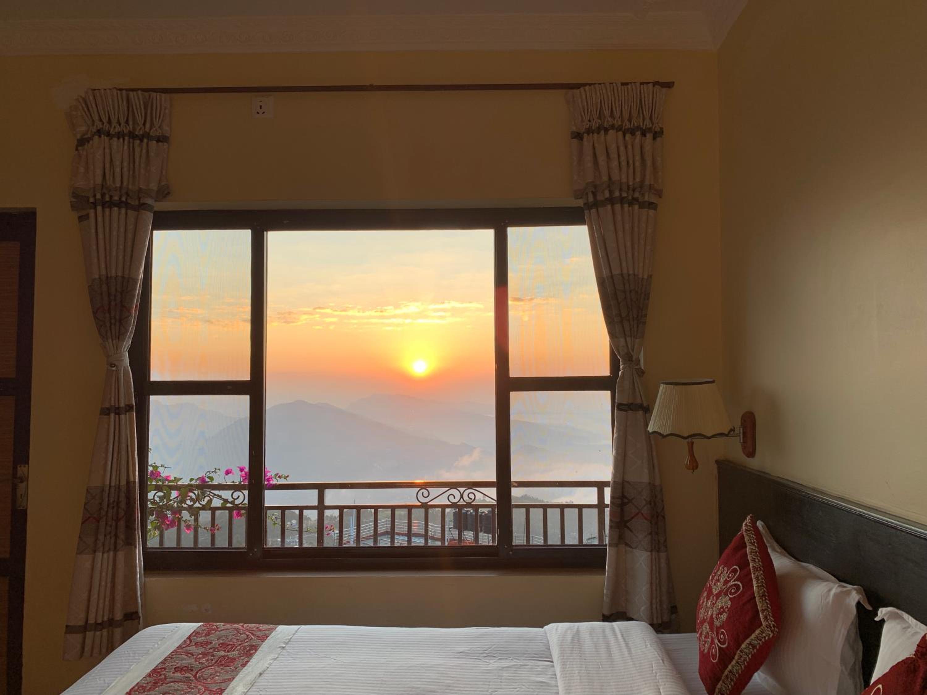 Superview Lodge - Family-Run, Himalayan Sunrise