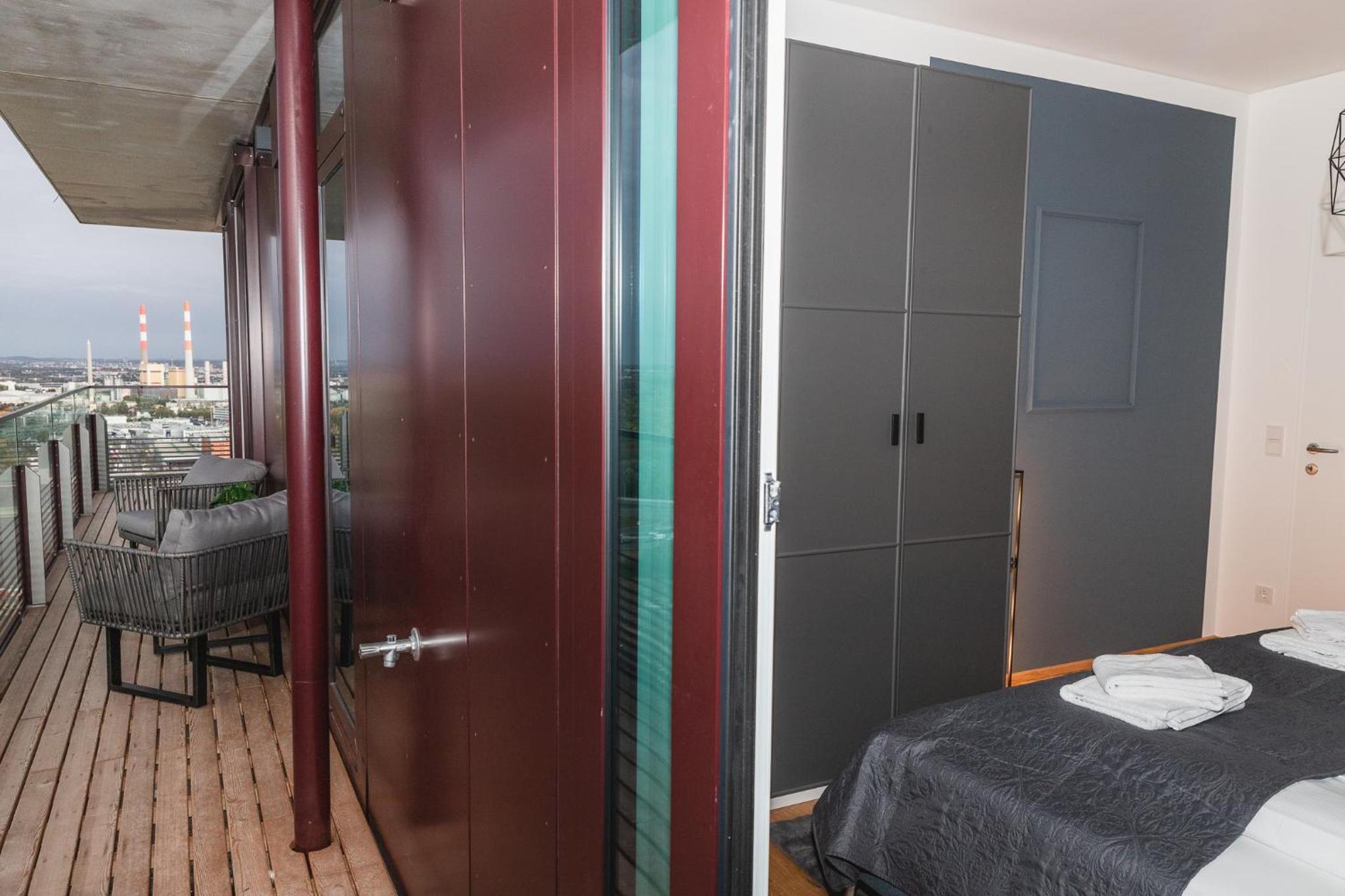 Great apartment with view and heated rooftop Pool