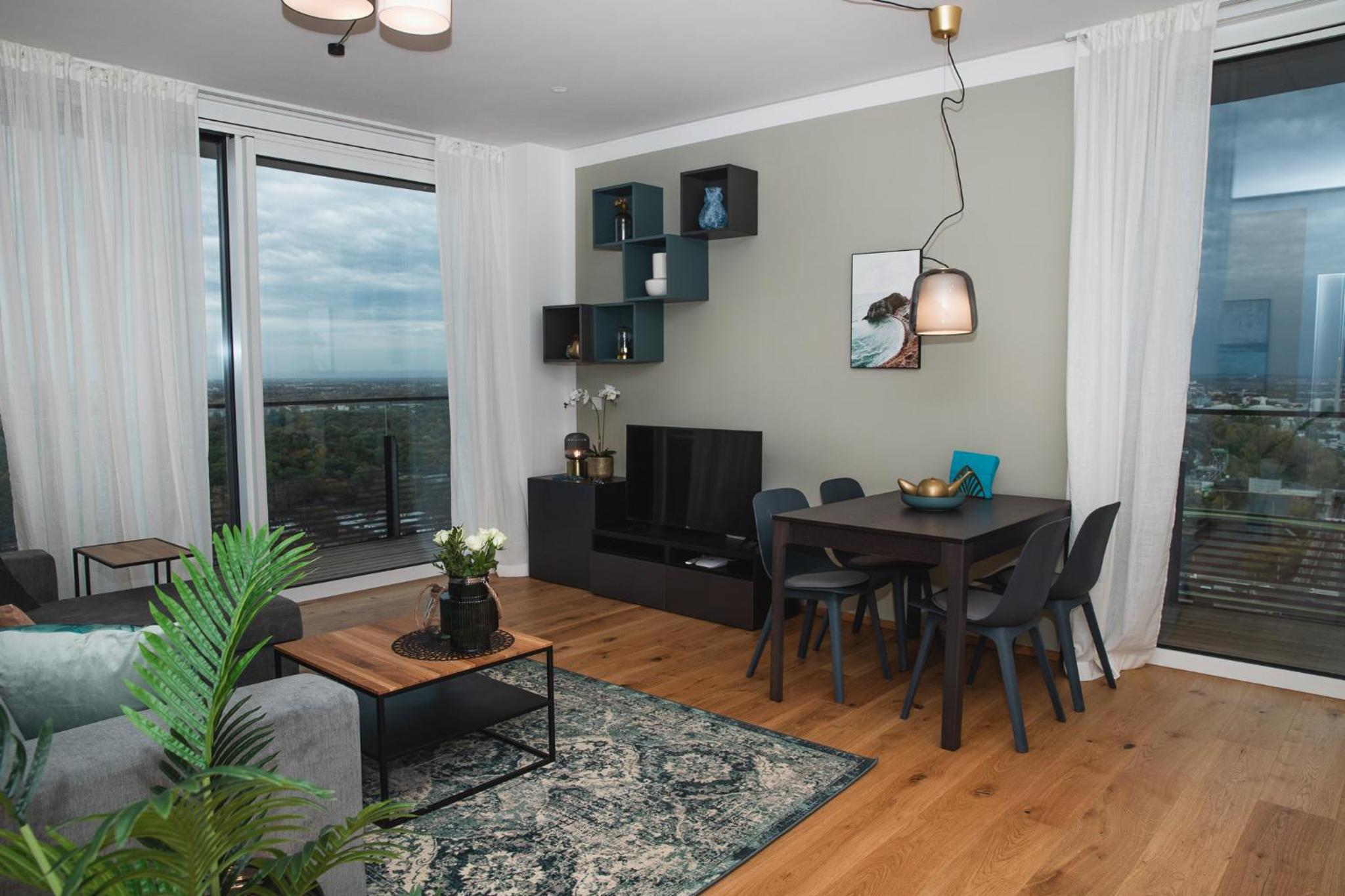Great apartment with view and heated rooftop Pool