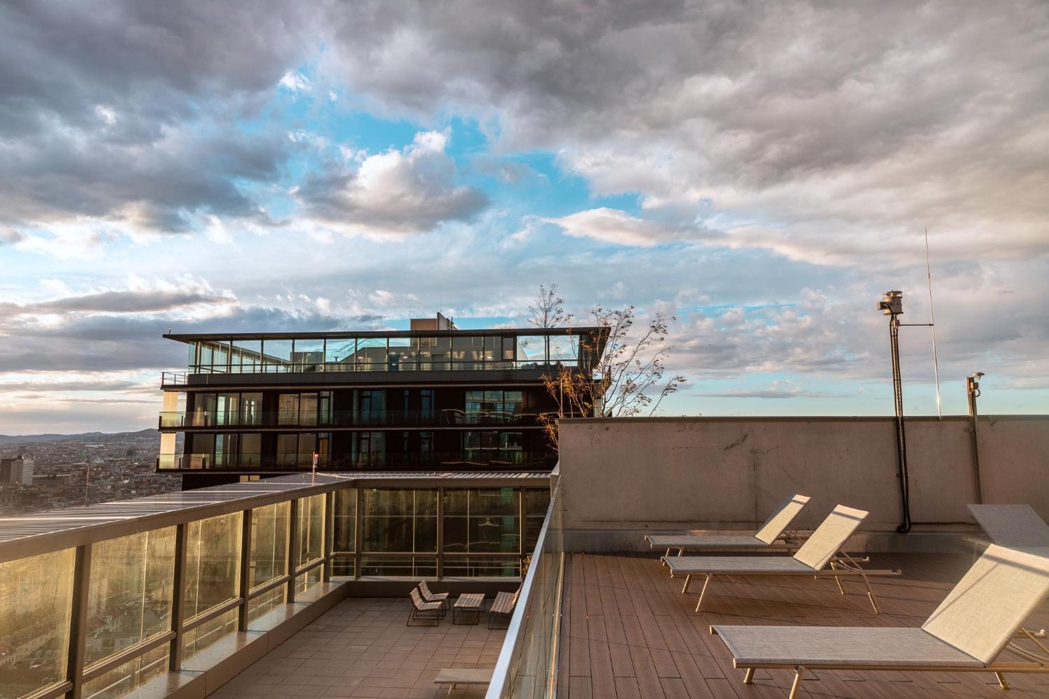 Great apartment with view and heated rooftop Pool
