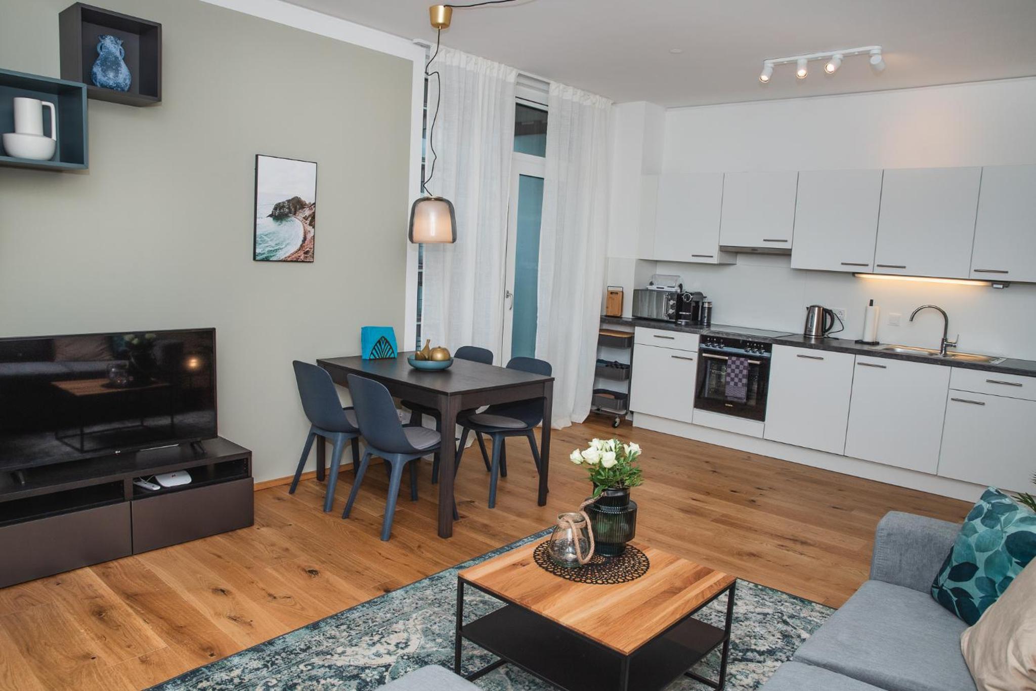 Great apartment with view and heated rooftop Pool