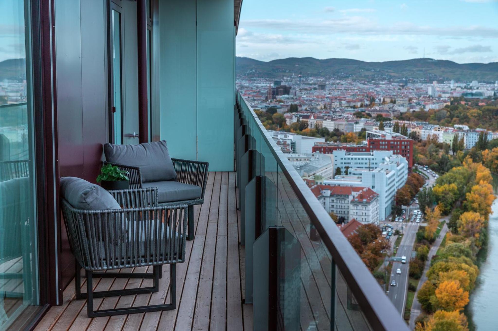 Great apartment with view and heated rooftop Pool