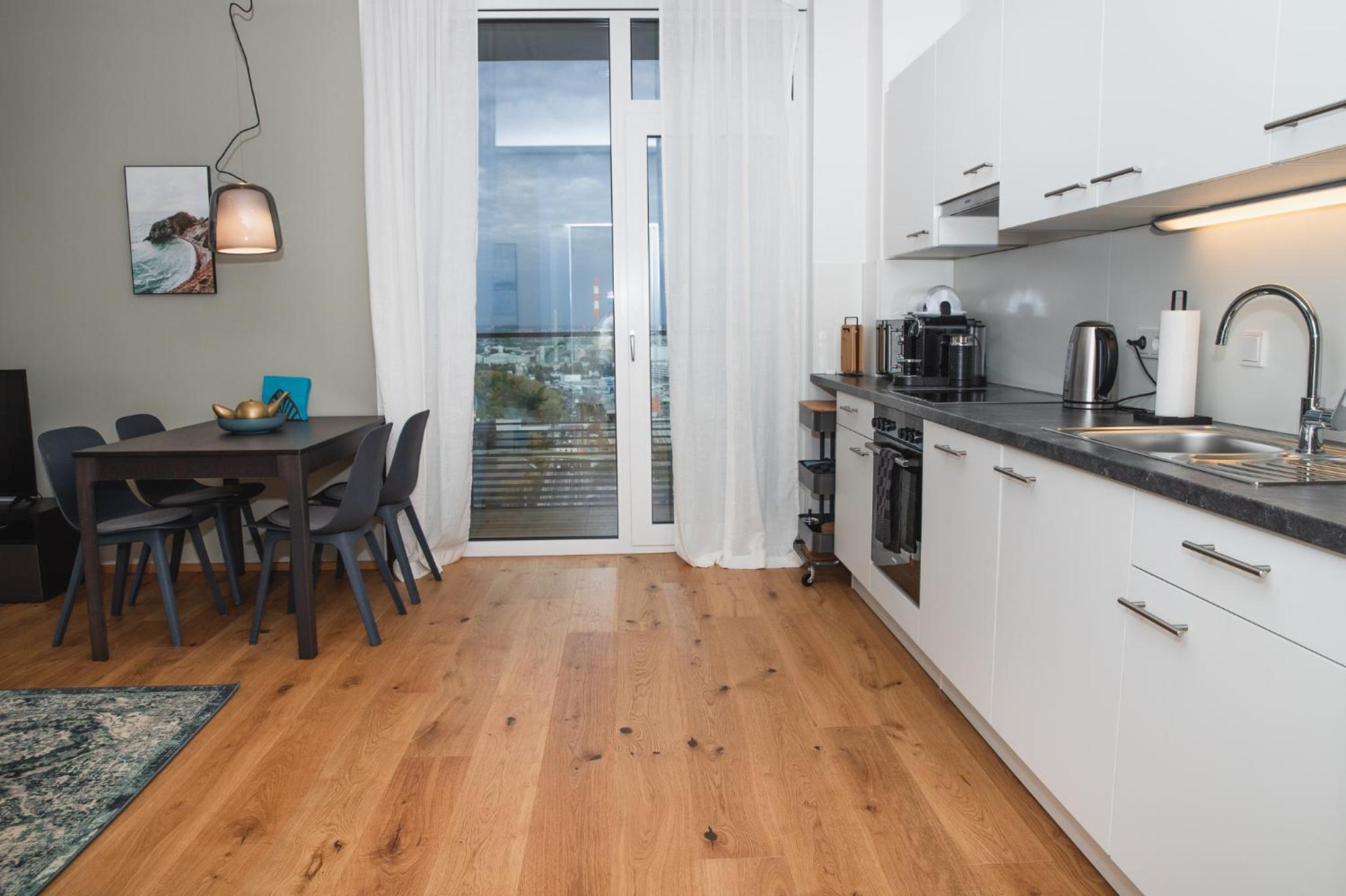 Great apartment with view and heated rooftop Pool
