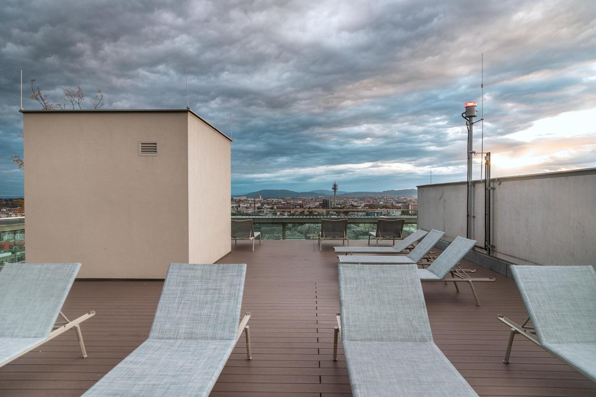 Great apartment with view and heated rooftop Pool