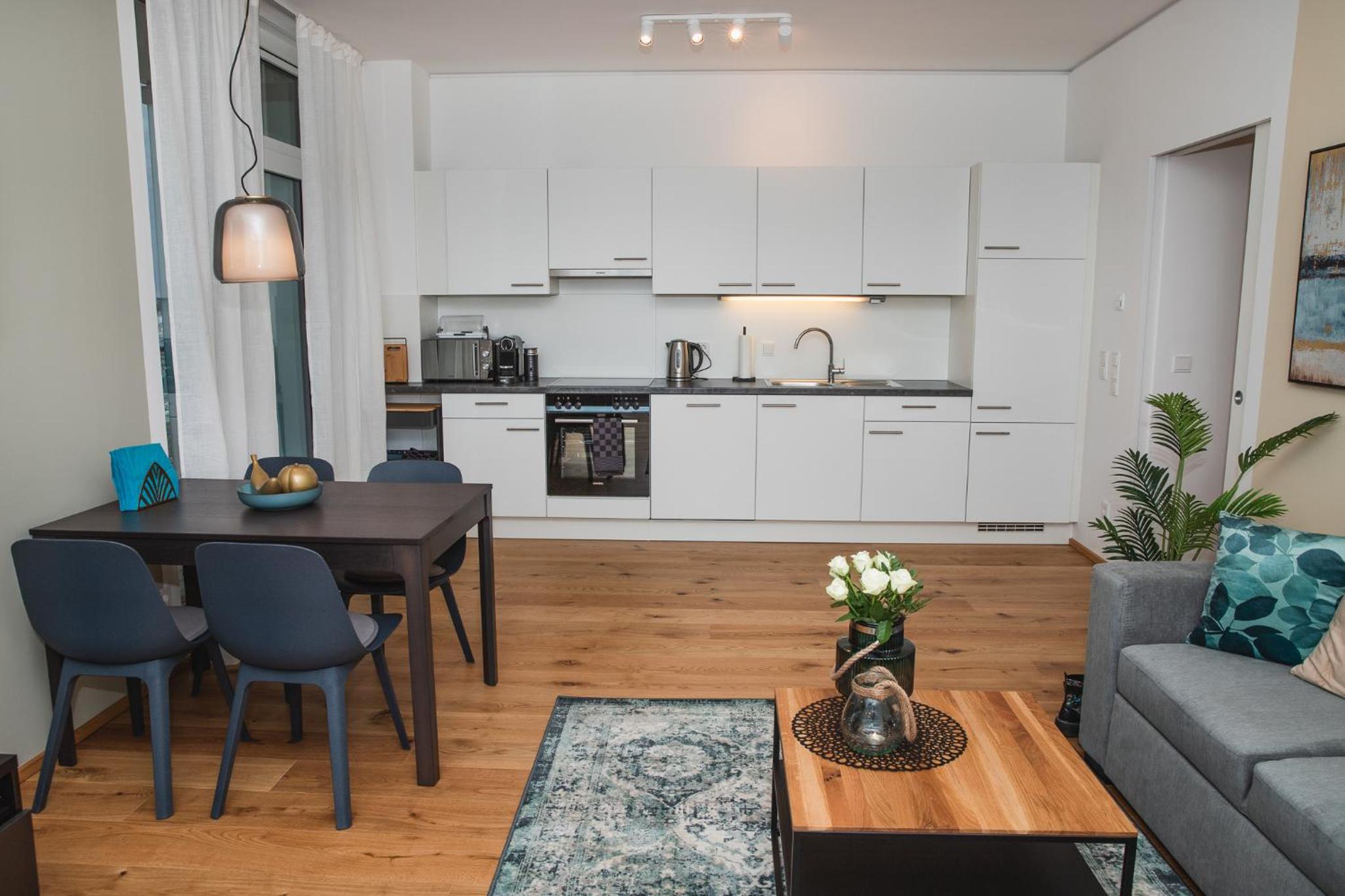 Great apartment with view and heated rooftop Pool
