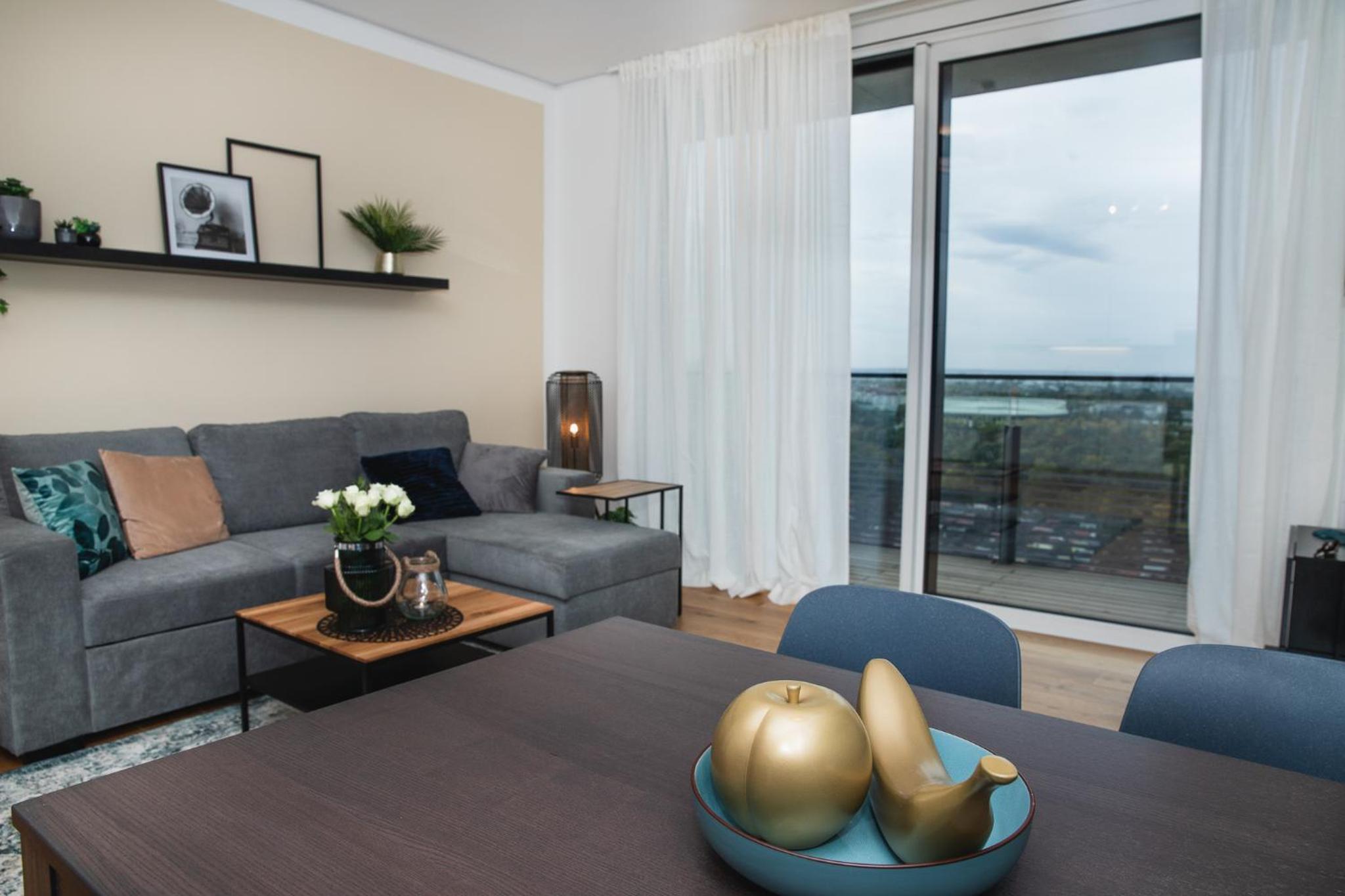Great apartment with view and heated rooftop Pool
