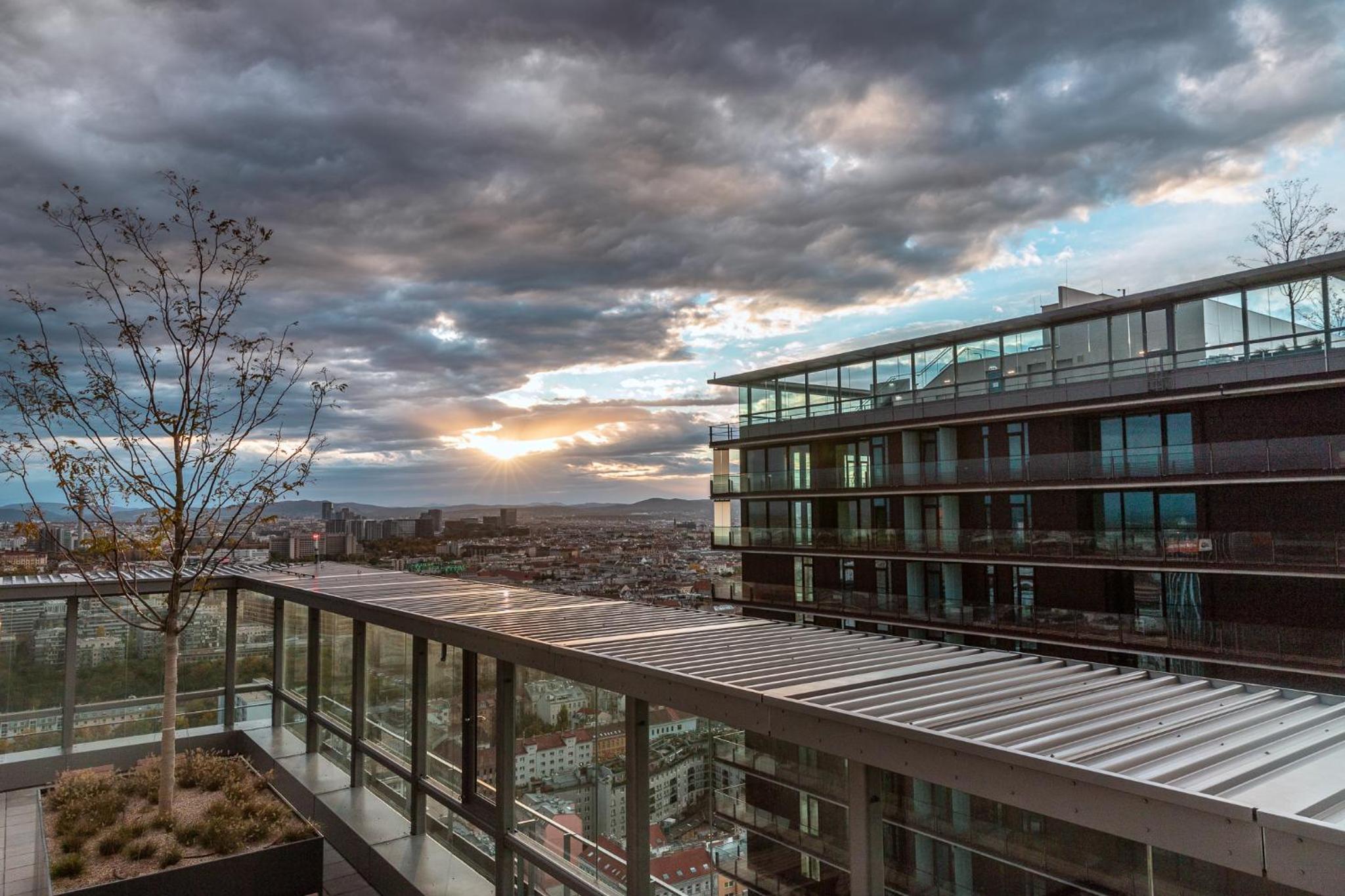 Great apartment with view and heated rooftop Pool