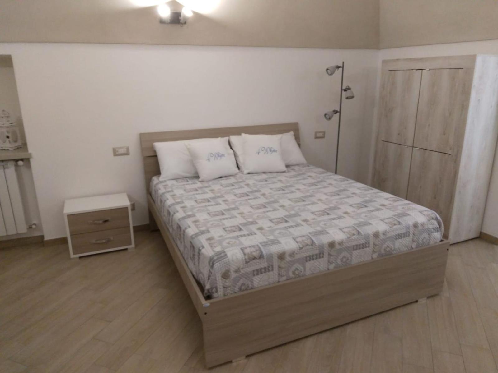 FOUR WHITE APARTMENTS photo 4