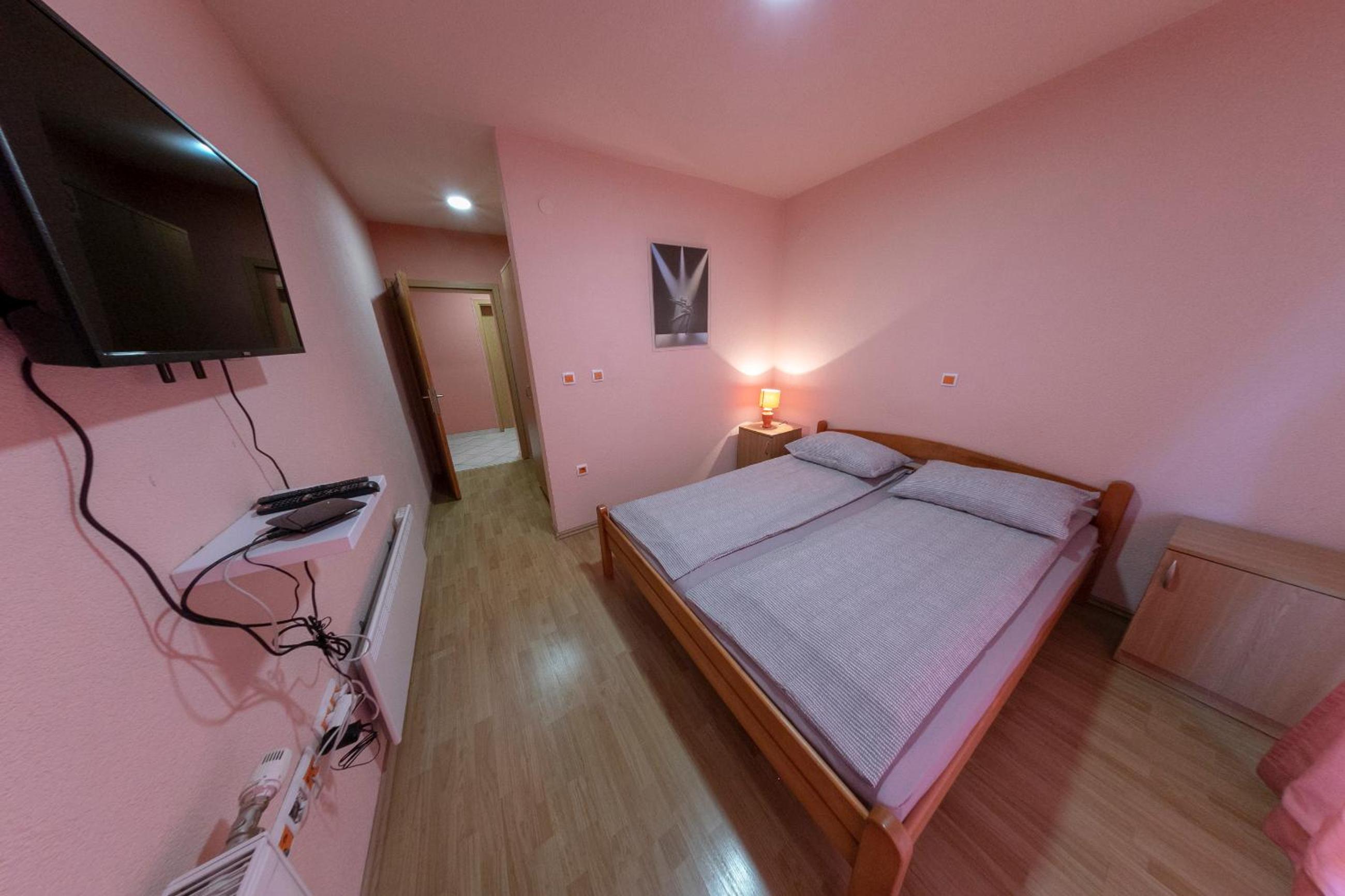 Apartments Crvena Jabuka