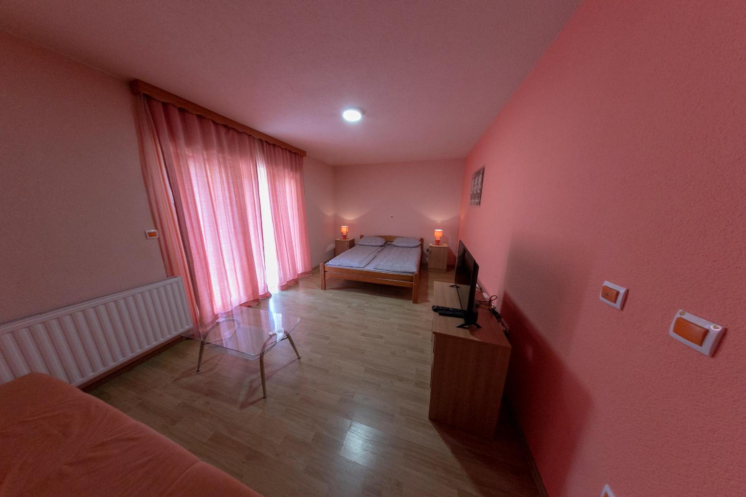Apartments Crvena Jabuka