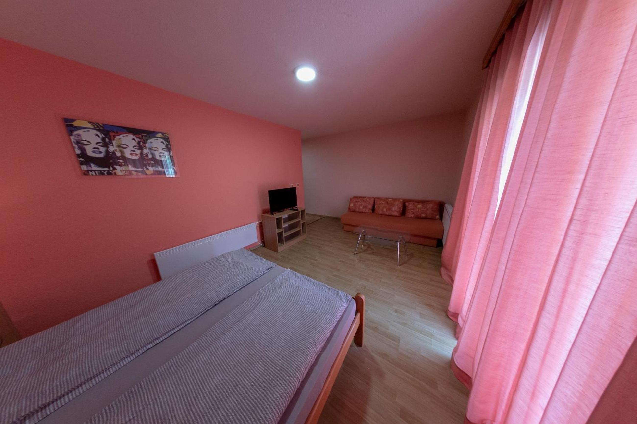 Apartments Crvena Jabuka