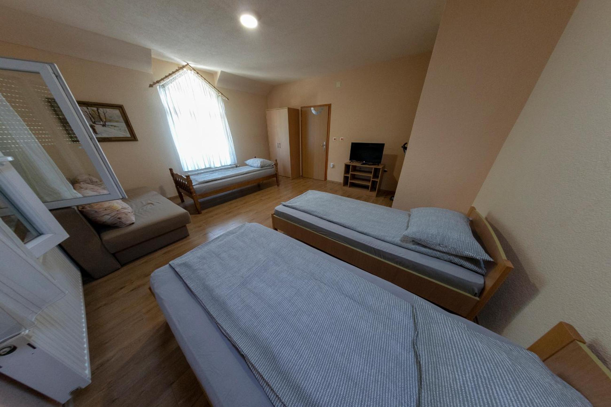Apartments Crvena Jabuka
