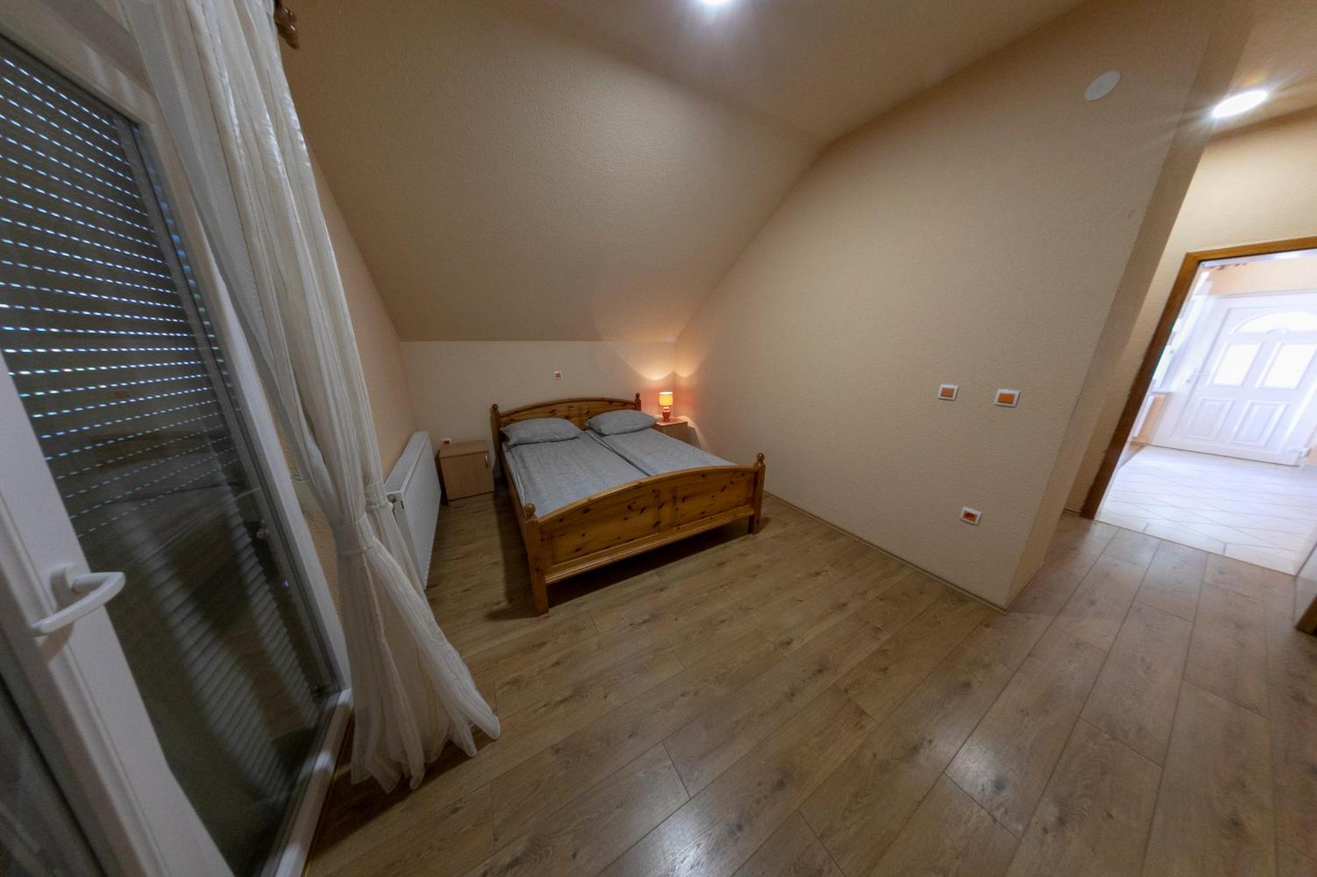 Apartments Crvena Jabuka