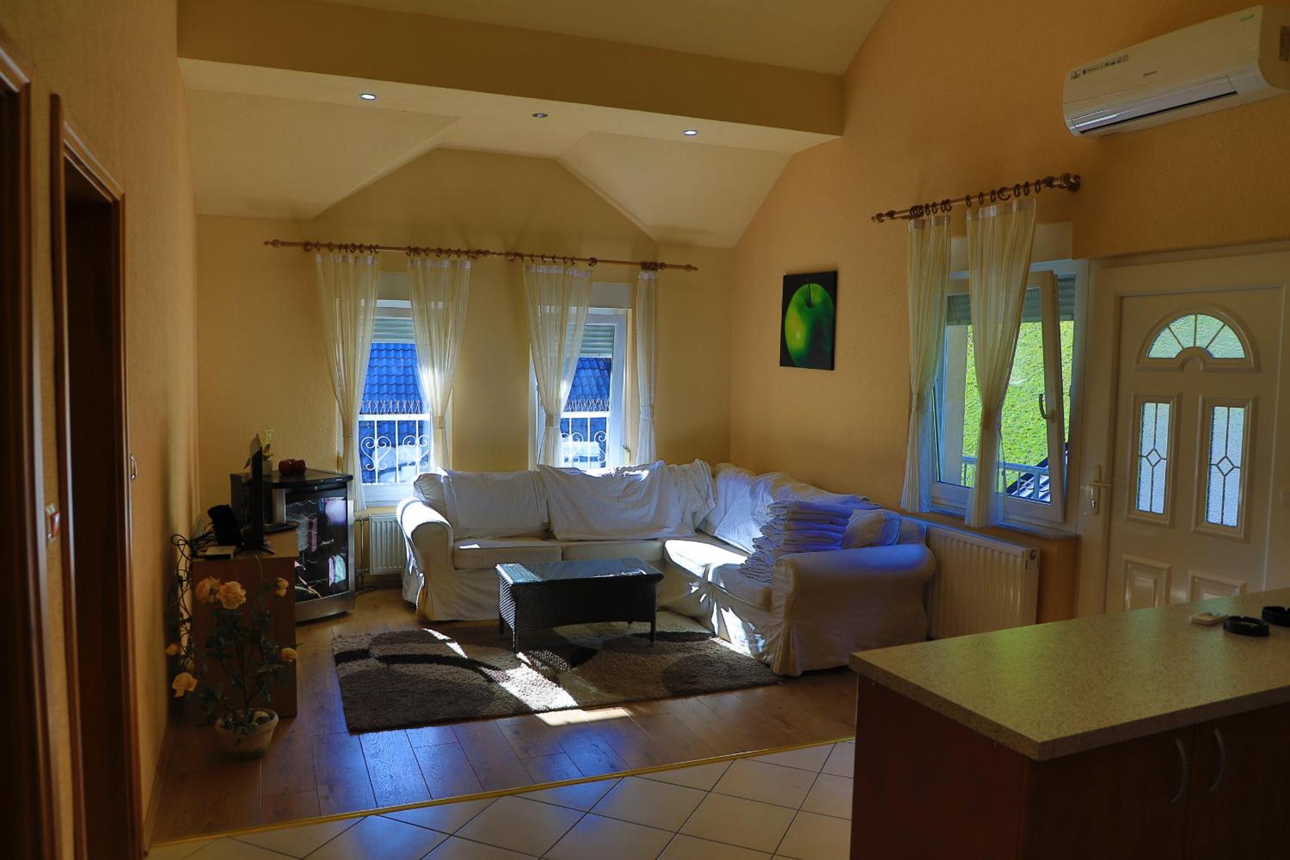 Apartments Crvena Jabuka