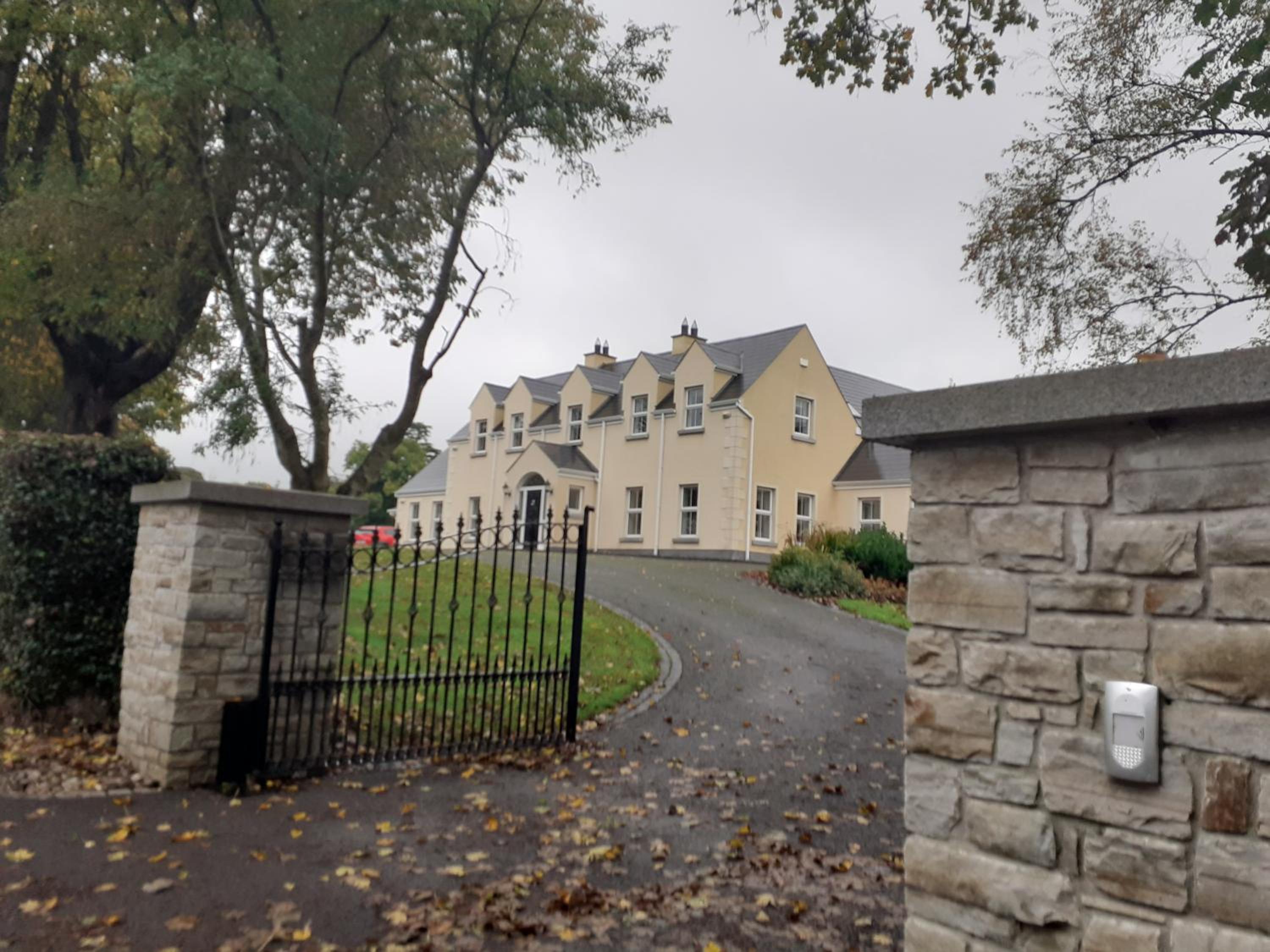 Single or Twin Room in Lovely Country Residence view 2