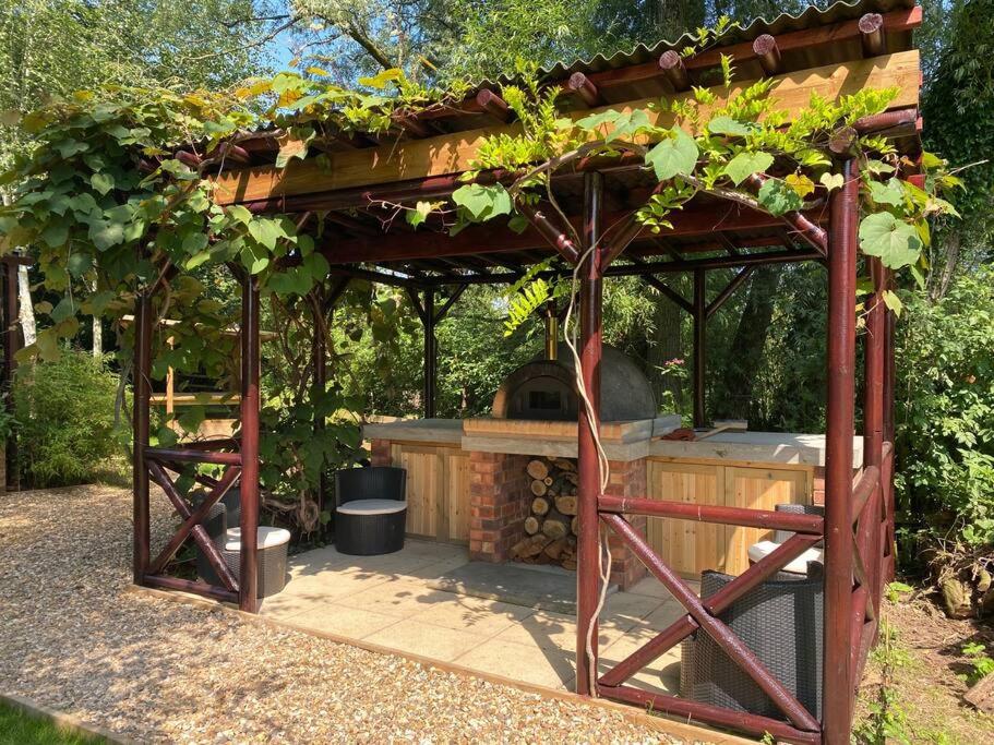 Luxury Log Cabin with Outdoor Wood Fired Hot Tub & Pizza Oven view 4