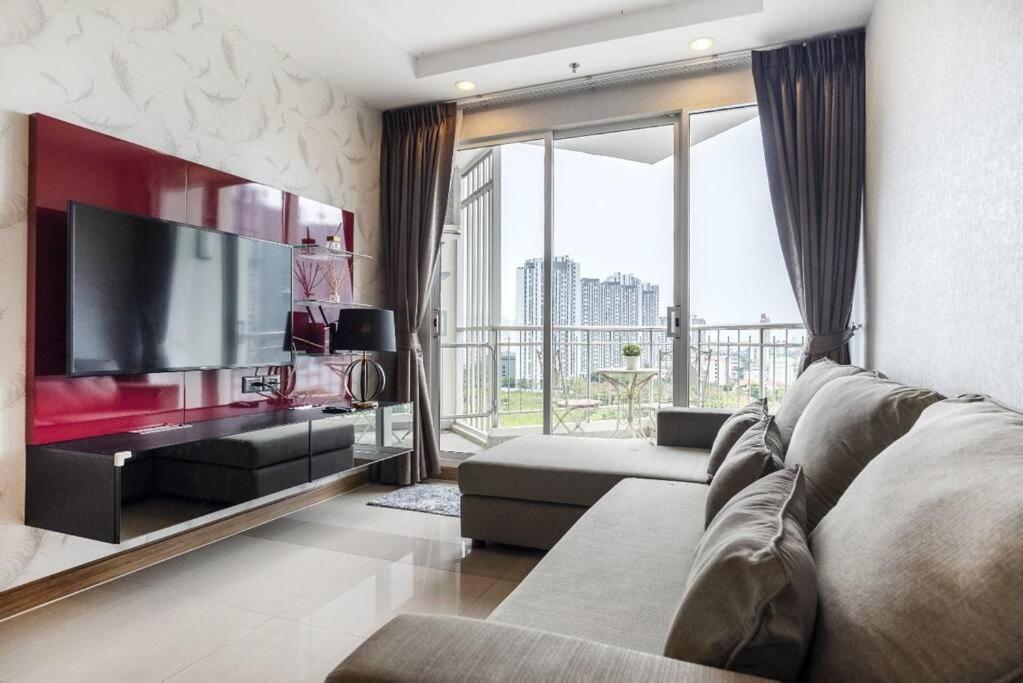 Penthouses 2Bedrooms @MRT Huai Khwang 会说中文