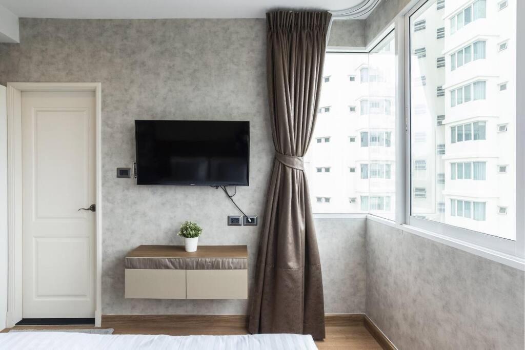 Penthouses 2Bedrooms @MRT Huai Khwang 会说中文