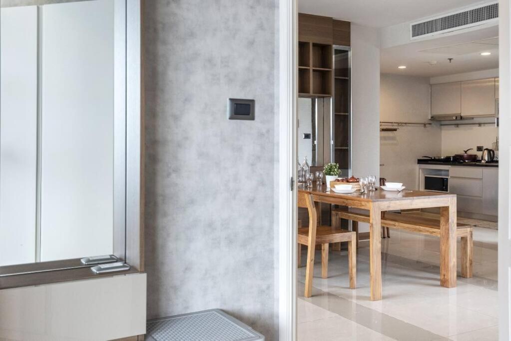 Penthouses 2Bedrooms @MRT Huai Khwang 会说中文