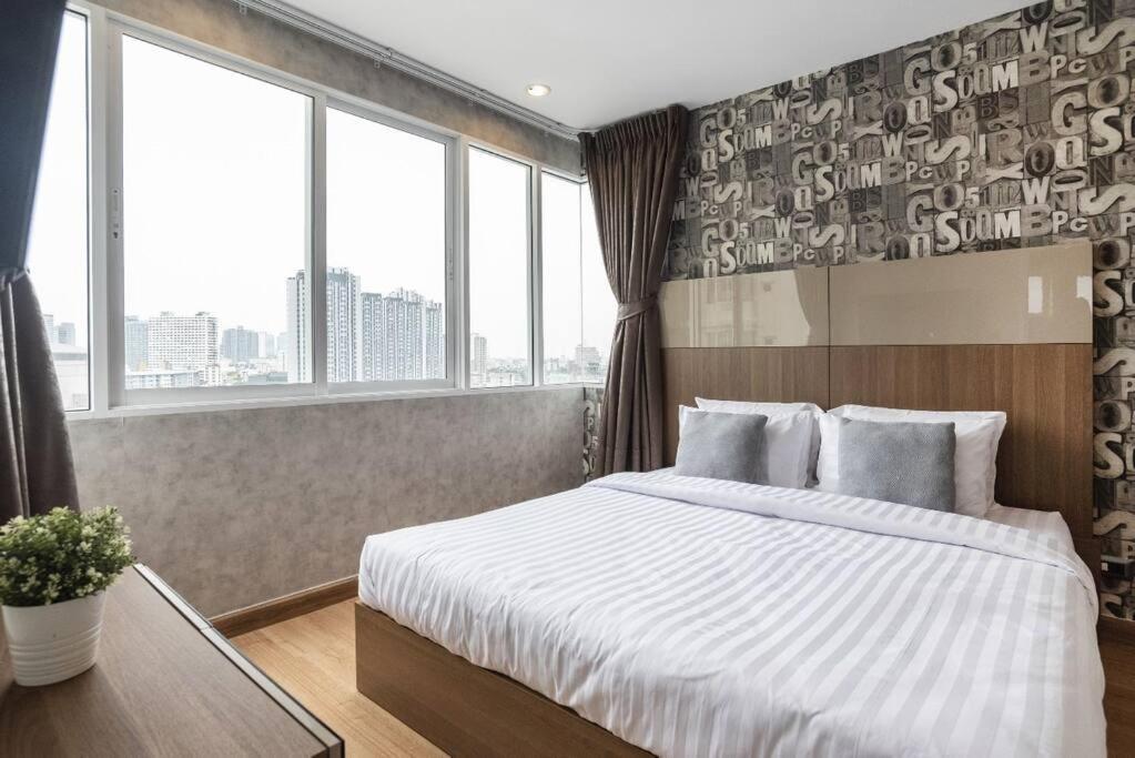 Penthouses 2Bedrooms @MRT Huai Khwang 会说中文