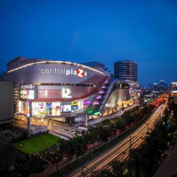 Penthouses 2Bedrooms @MRT Huai Khwang 会说中文