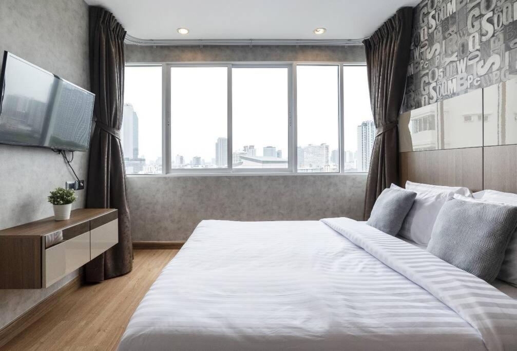 Penthouses 2Bedrooms @MRT Huai Khwang 会说中文