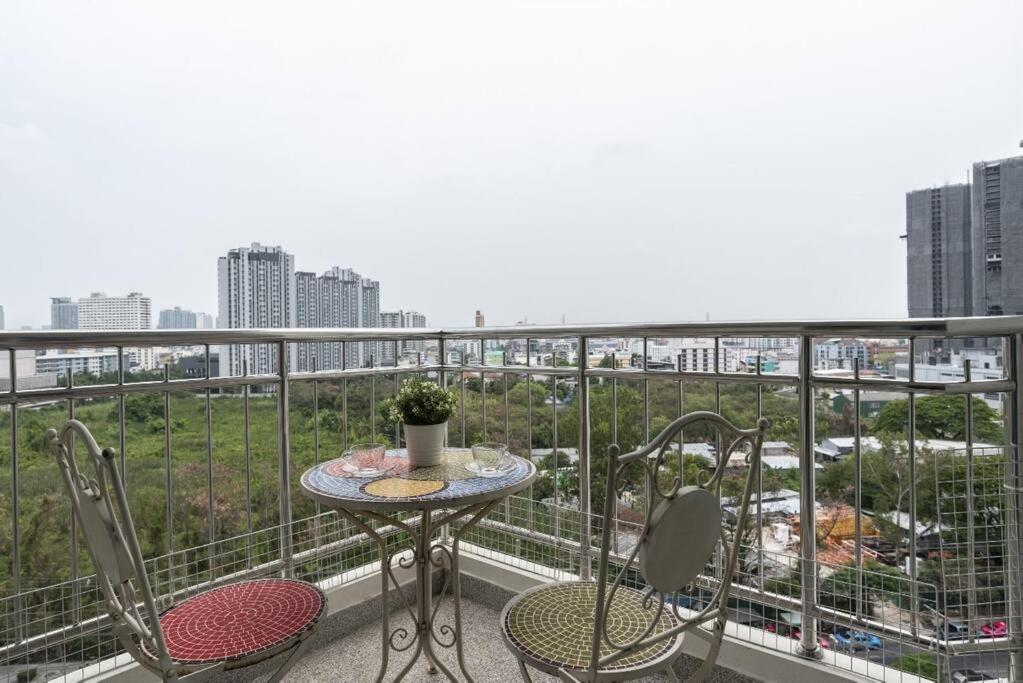 Penthouses 2Bedrooms @MRT Huai Khwang 会说中文