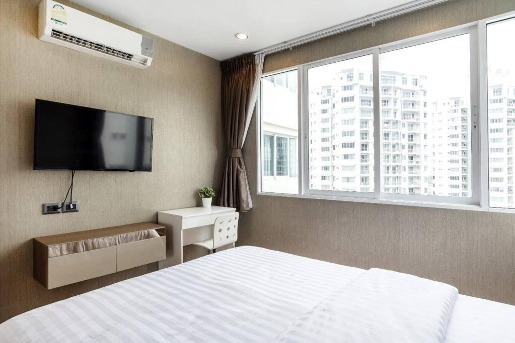 Penthouses 2Bedrooms @MRT Huai Khwang 会说中文