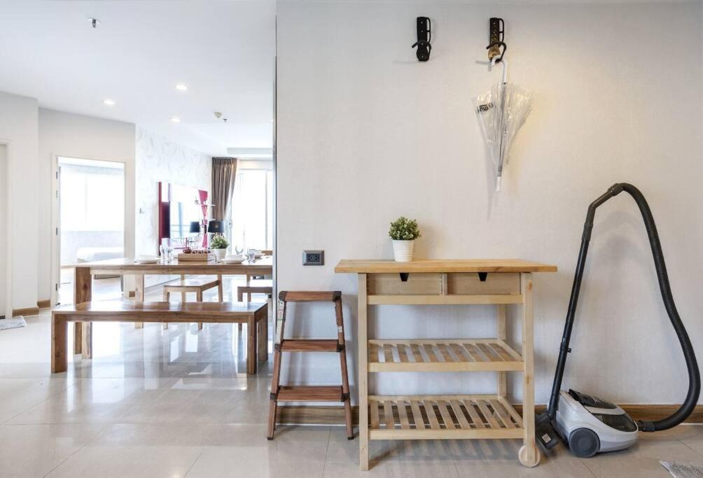 Penthouses 2Bedrooms @MRT Huai Khwang 会说中文