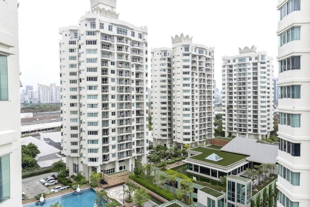Penthouses 2Bedrooms @MRT Huai Khwang 会说中文