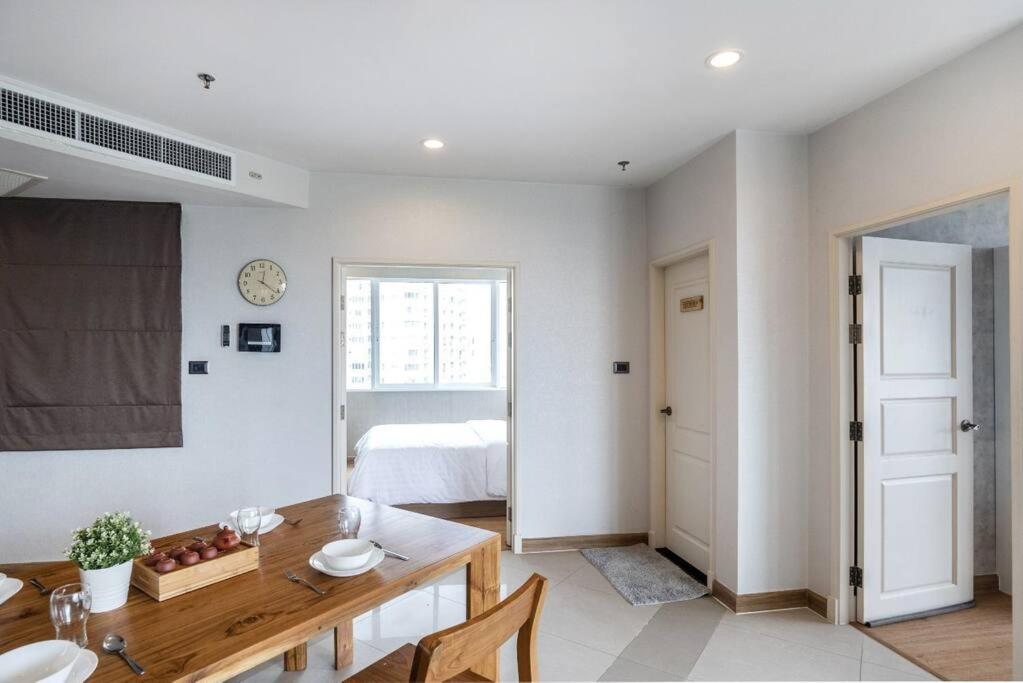 Penthouses 2Bedrooms @MRT Huai Khwang 会说中文