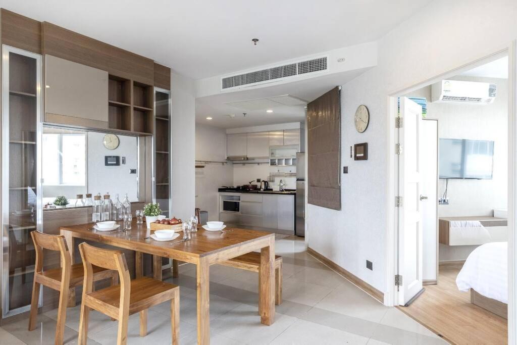 Penthouses 2Bedrooms @MRT Huai Khwang 会说中文