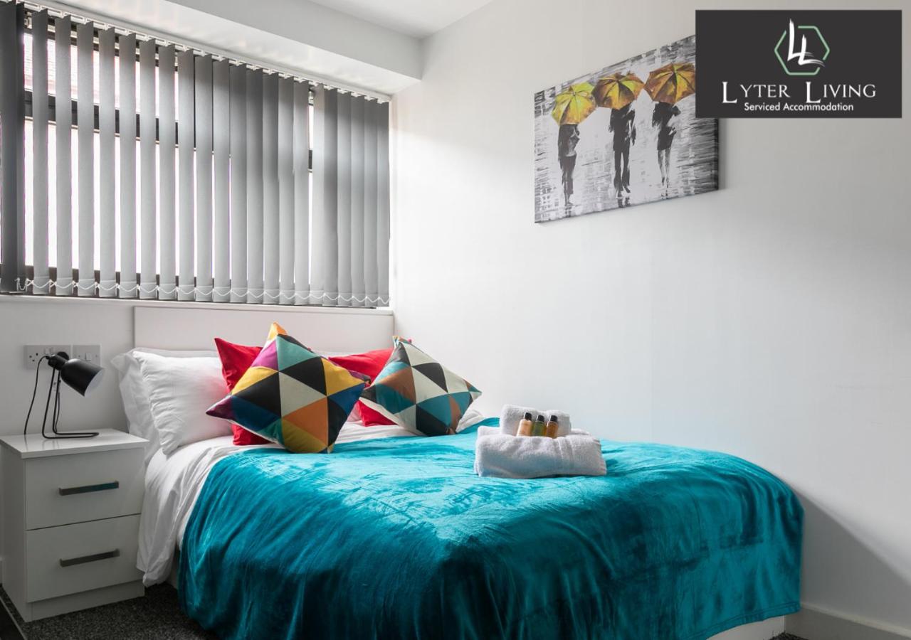Studio Apartments by Lyter Living Desks & Wifi - Monthly Stays Available view 5