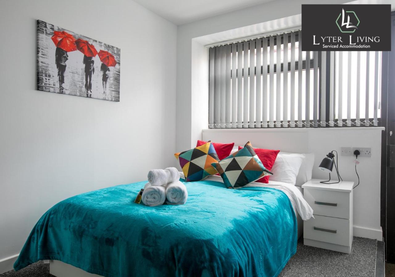 Studio Apartments by Lyter Living Desks & Wifi - Monthly Stays Available view 3