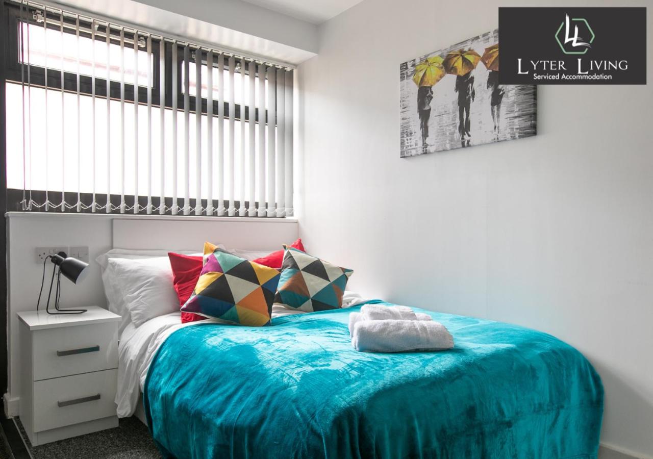 Studio Apartments by Lyter Living Desks & Wifi - Monthly Stays Available view 2