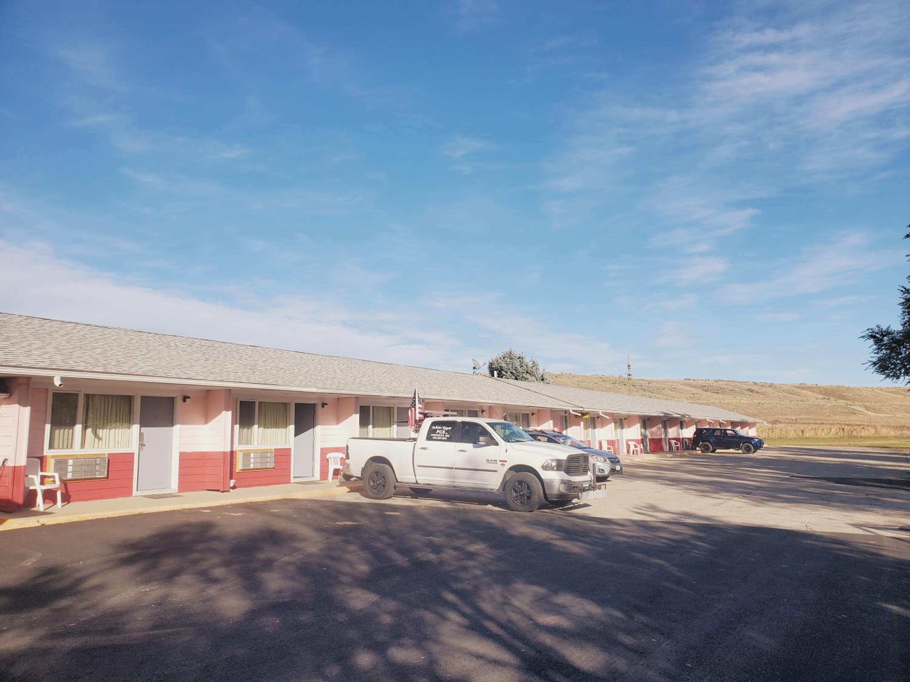 Sheridan Vacations - The Budget Inn Express - Property Image 4