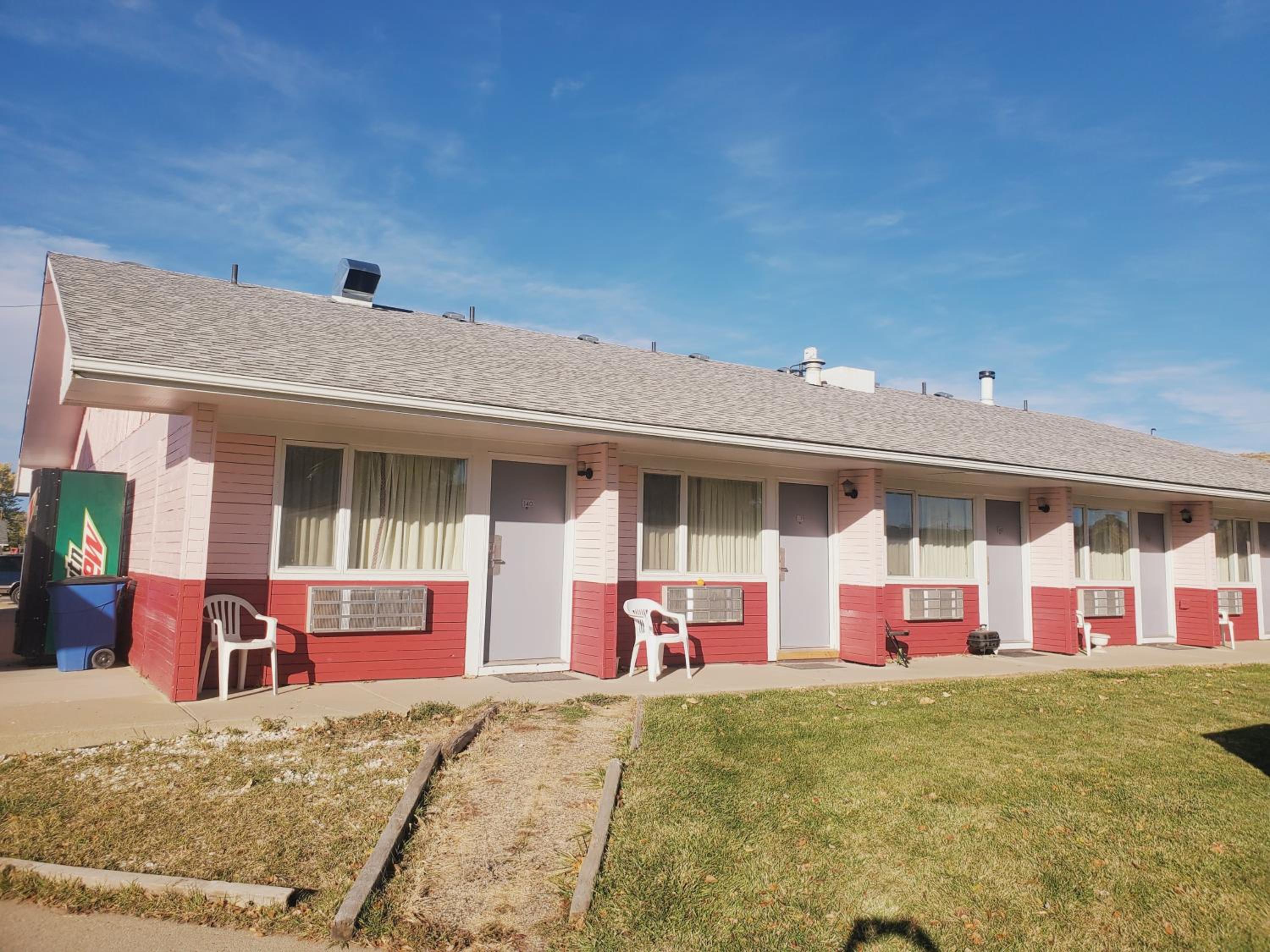 Sheridan Vacations - The Budget Inn Express - Property Image 3