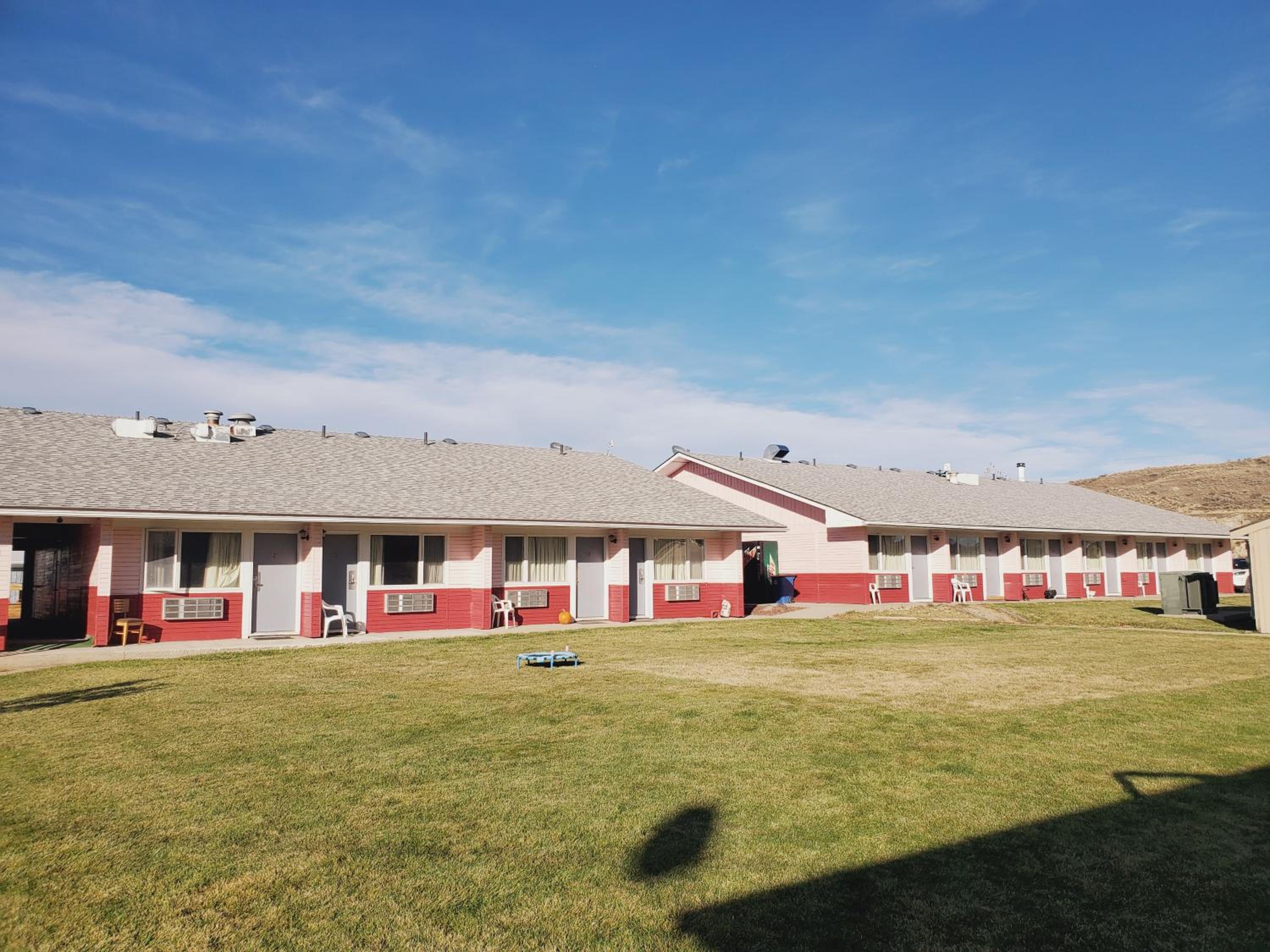 Sheridan Vacations - The Budget Inn Express - Property Image 2