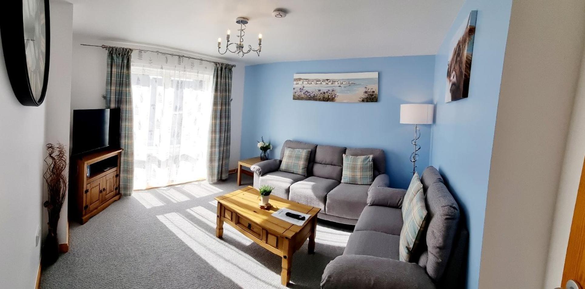 Hill View 2 bedroom free parking