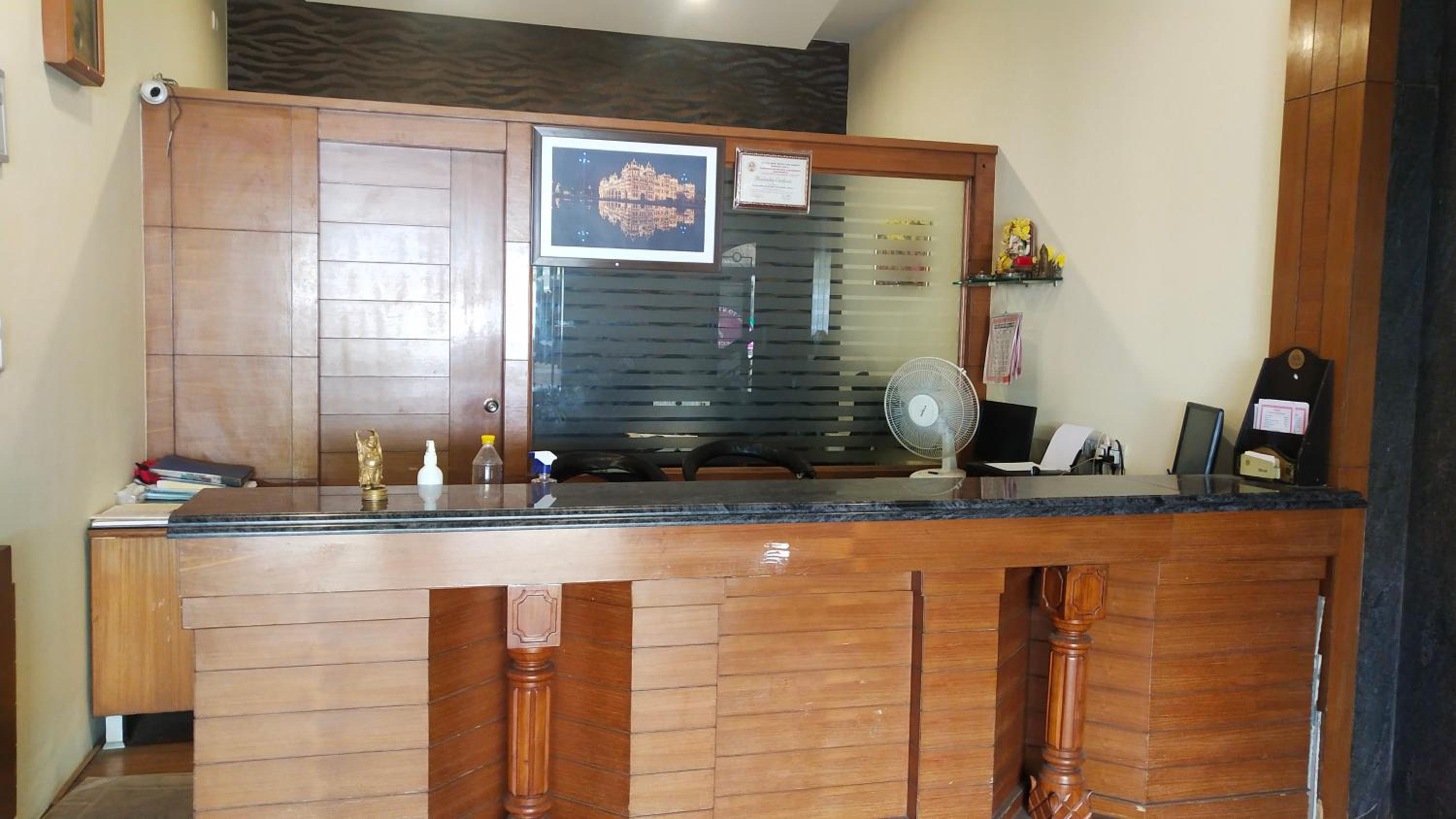 Hotel Vyshak International