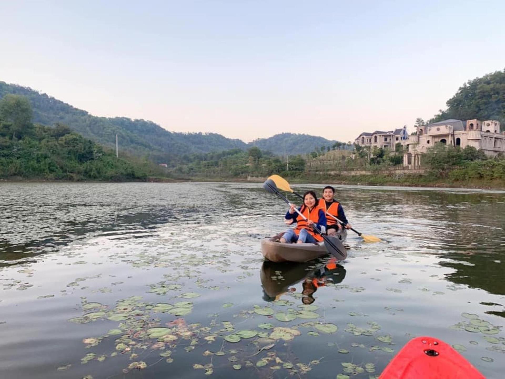 Moon Lake House Sóc Sơn Venuestay