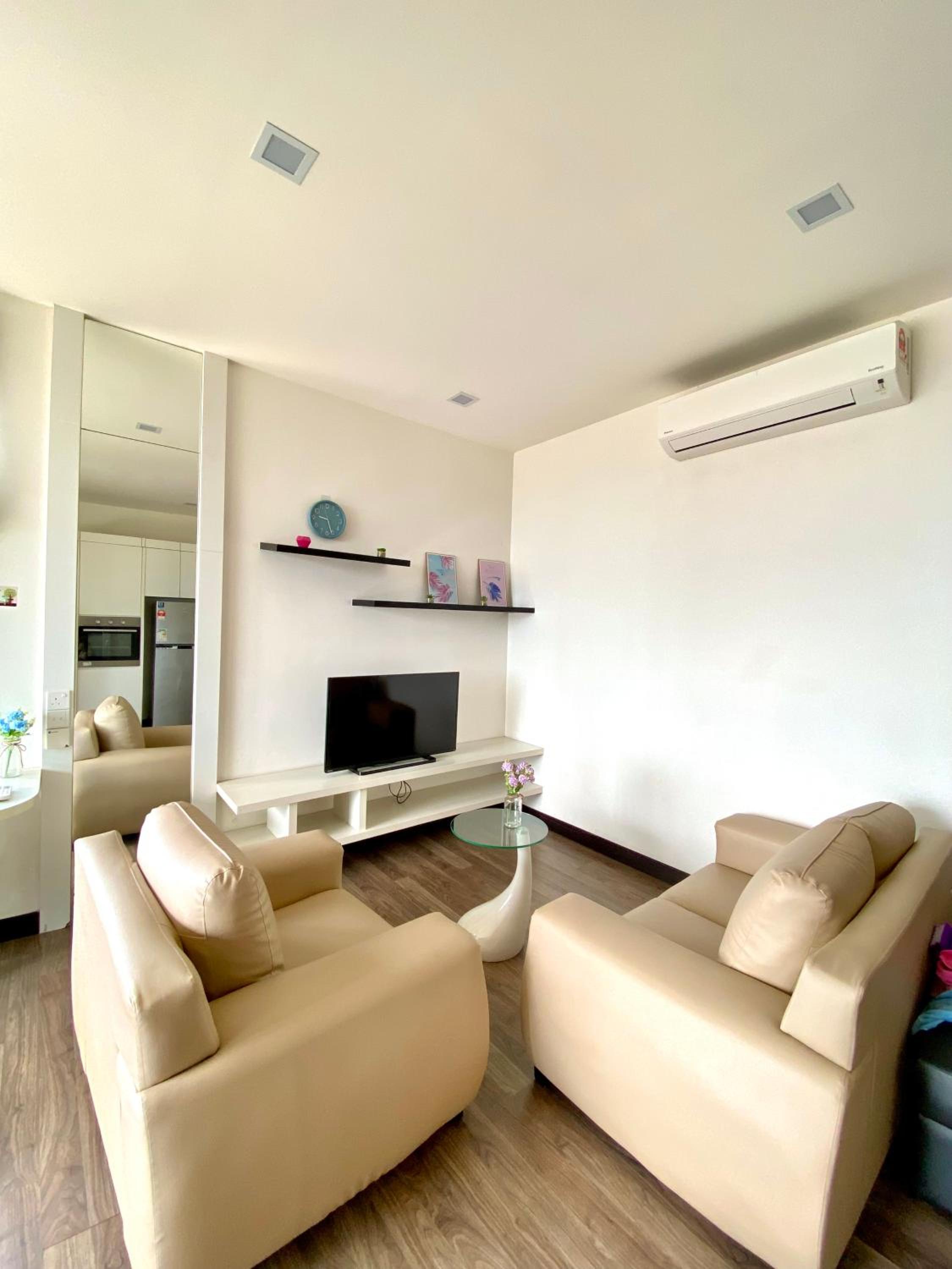 Corner Unit Landmark Residence 2, High Floor, Nice View, WiFi & Tvbox, Free Parking photo 5