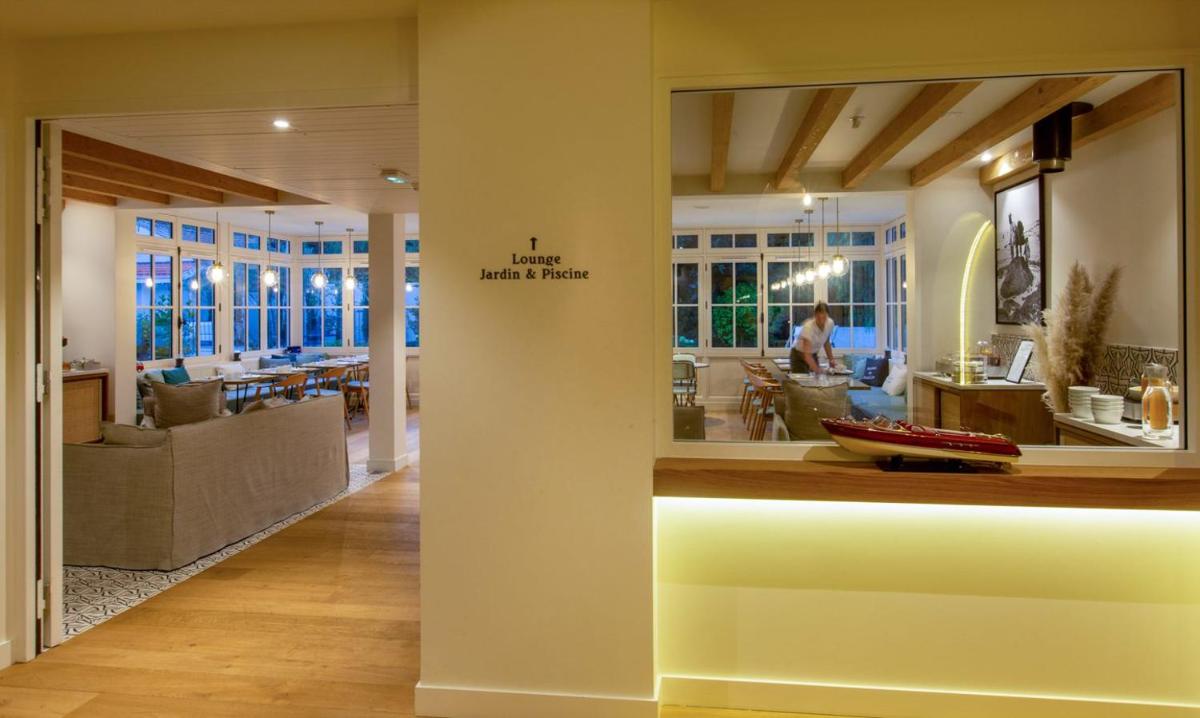 hotel reception